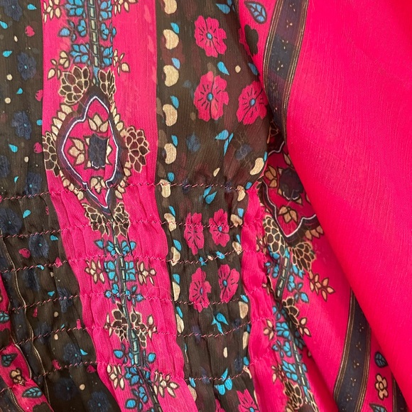 Forever 21 Sheer floral cinched batwing blouse - Picture 3 of 5